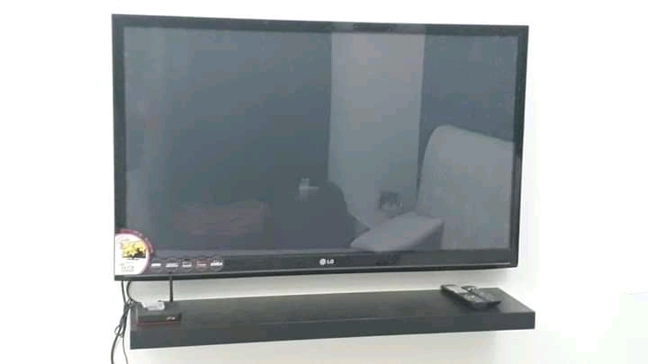 Clean lg plasma television with view well maintain